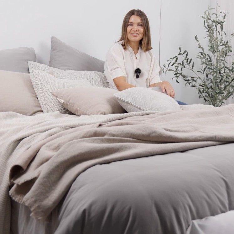 Szara pościel z jerseyu - zobacz, z czym wygląda najlepiej!
