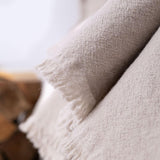 NARZUTA Z WEŁNY Z OZDOBNYM BRZEGIEM BEŻOWA