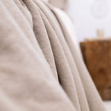 NARZUTA Z WEŁNY Z OZDOBNYM BRZEGIEM BEŻOWA