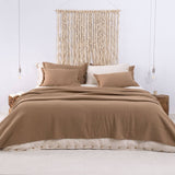 NARZUTA Z WEŁNY Z OZDOBNYM BRZEGIEM JASNOBRĄZOWA