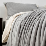  BLANKET WITH CLASSIC BRAID GREY