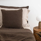 POSZEWKA ZE SPLOTEM 50X50 CM BRĄZOWA