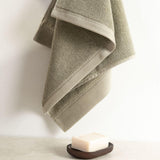 RĘCZNIK DO RĄK PREMIUM Z MIĘKKIEJ FROTTE OLIWKOWY