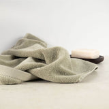 RĘCZNIK DO RĄK PREMIUM Z MIĘKKIEJ FROTTE OLIWKOWY