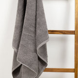 RĘCZNIK KĄPIELOWY PREMIUM Z MIĘKKIEJ BAWEŁNY GRAFITOWY