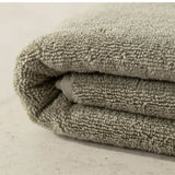 RĘCZNIK KĄPIELOWY PREMIUM Z MIĘKKIEJ FROTTE OLIWKOWY